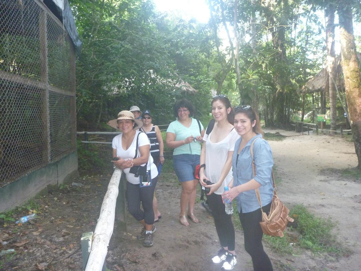 Hospedaje Las Amazonas Икитос Екстериор снимка