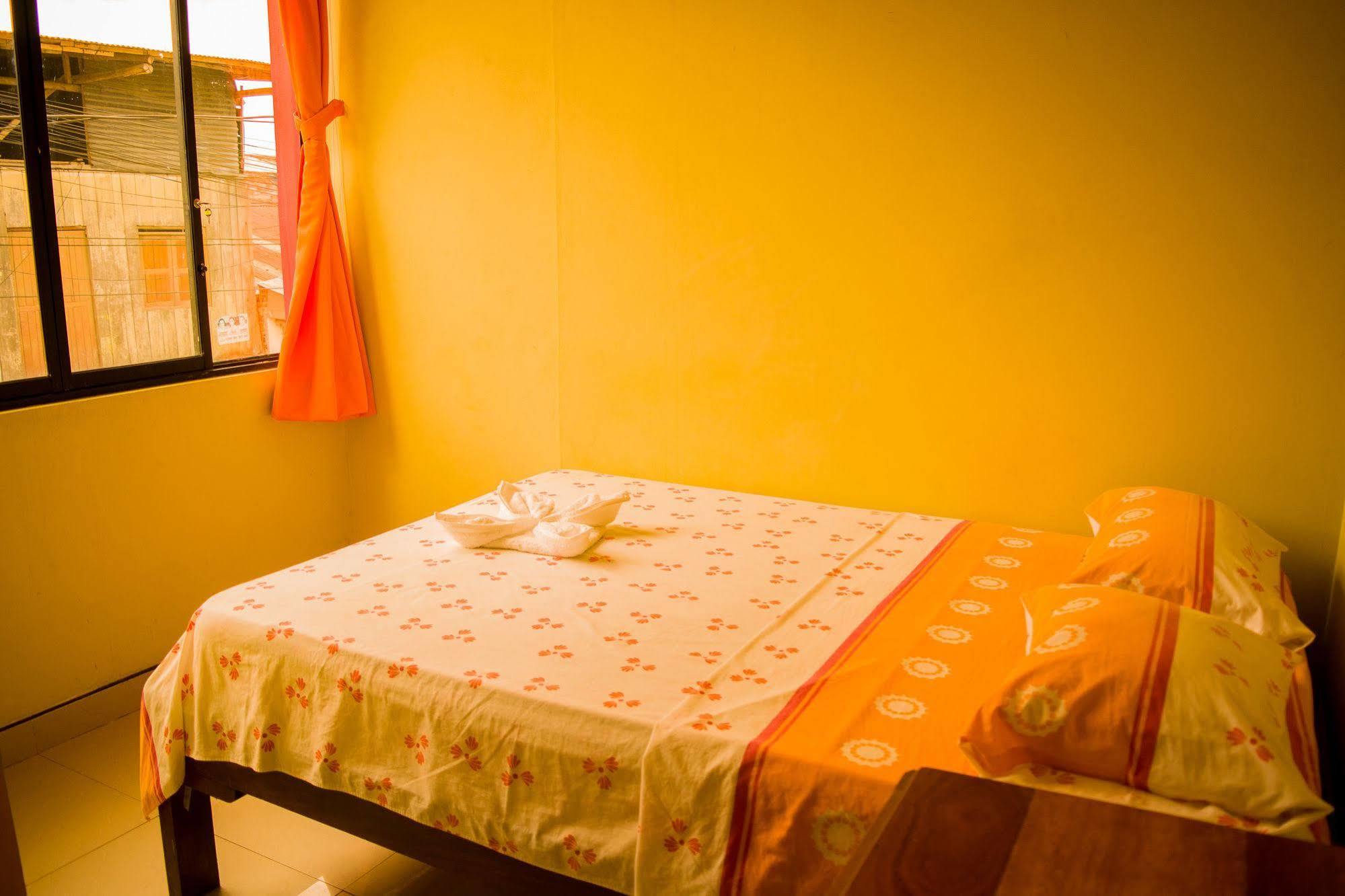 Hospedaje Las Amazonas Икитос Екстериор снимка