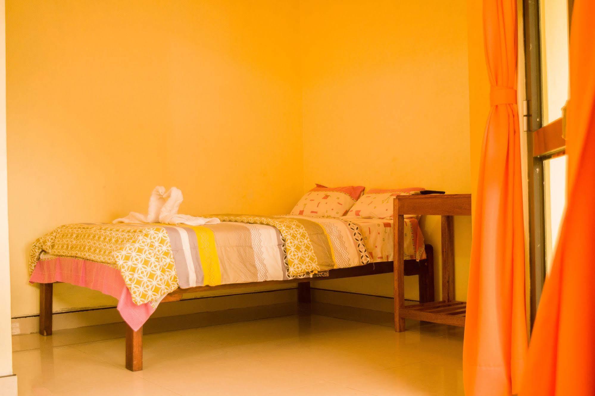 Hospedaje Las Amazonas Икитос Екстериор снимка