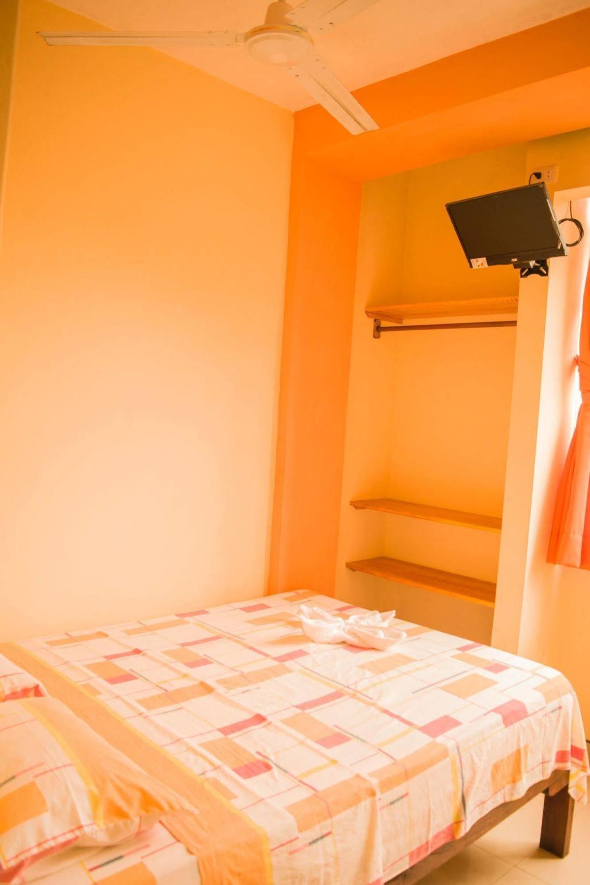 Hospedaje Las Amazonas Икитос Екстериор снимка