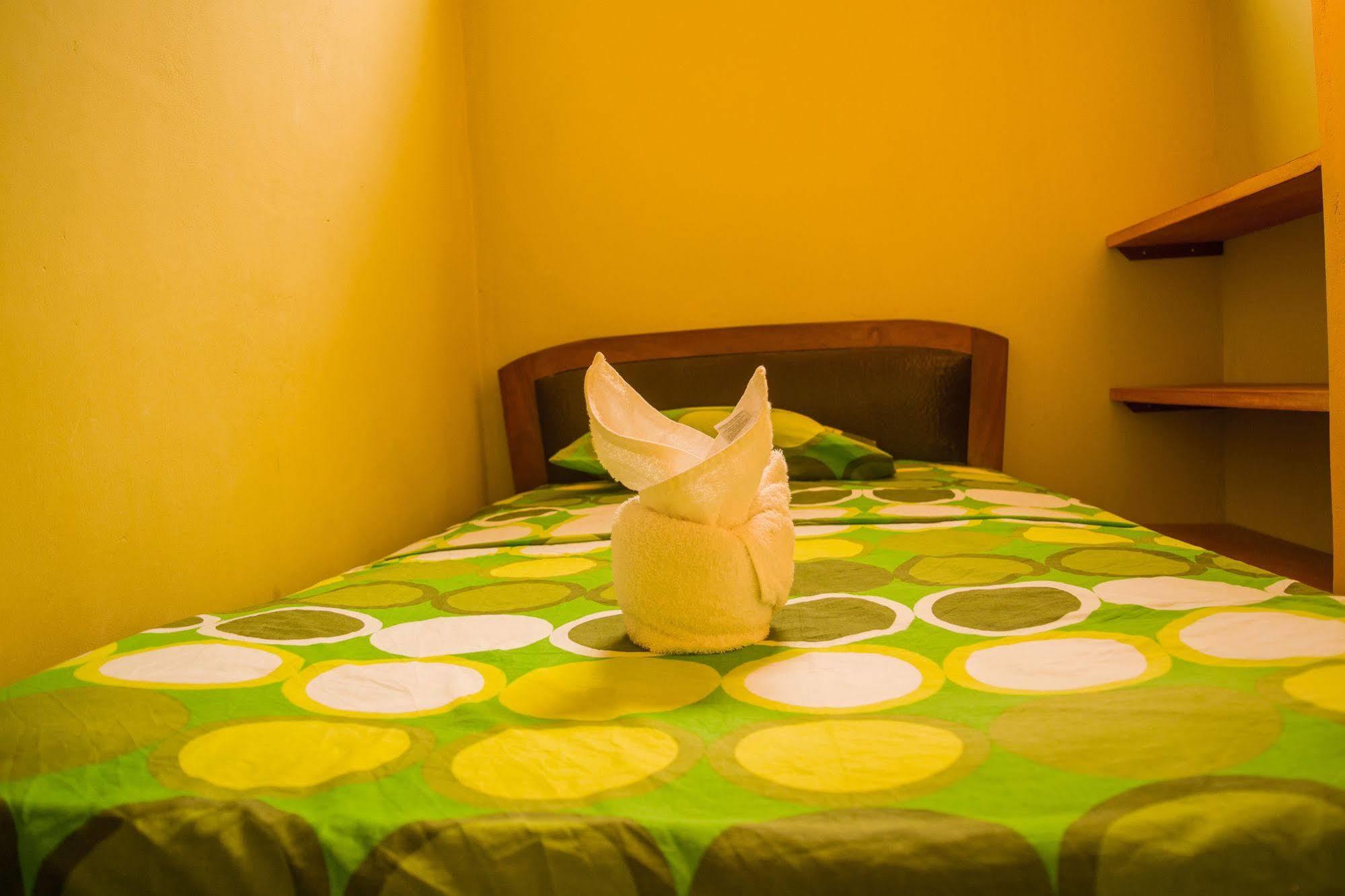 Hospedaje Las Amazonas Икитос Екстериор снимка